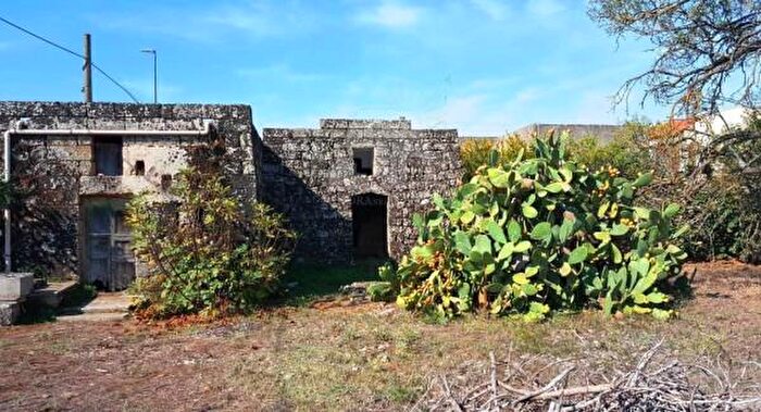 Casa trilocale in vendita in Via Maddalini, Salve