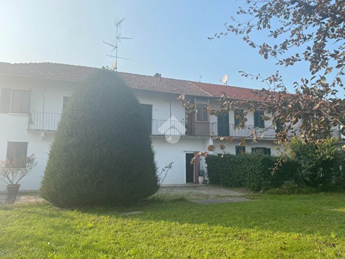Casa trilocale in vendita in Via Bellini, Cardano Al Campo