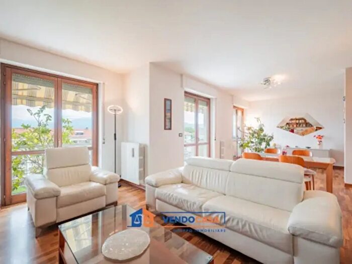 Appartamento con 6 locali in vendita in Via Bruno Caccia, Cuneo