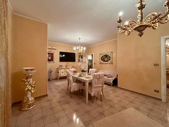 Appartamento quadrilocale in vendita in Corso dei Mille, Palermo