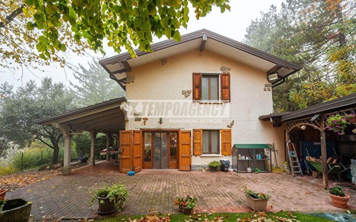 Appartamento quadrilocale in vendita in Via Monte Pizzicano, Serramazzoni