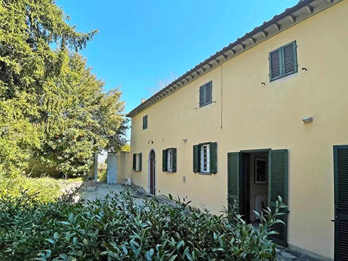 Casa con 10 locali in vendita in Crespina Lorenzana