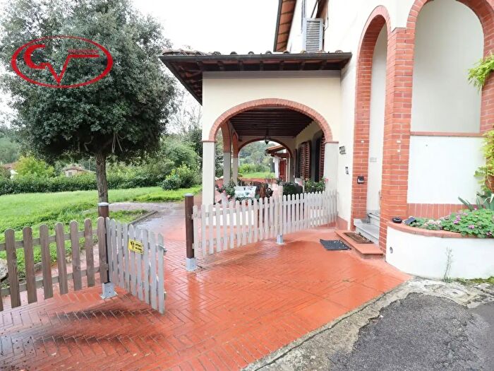 Casa con 14 locali in vendita in Via Chiantigiana, Montevarchi
