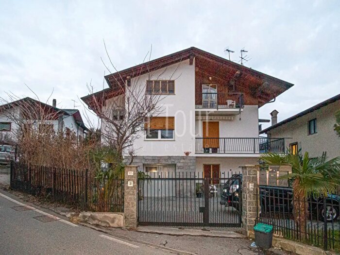 Appartamento con 6 locali in vendita in Località Poinsod, Sarre