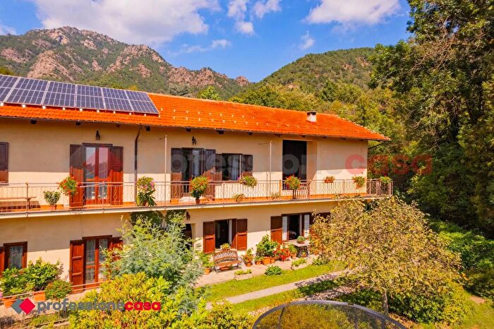 Casa con 11 locali in vendita in Marchettoni, Cantalupa