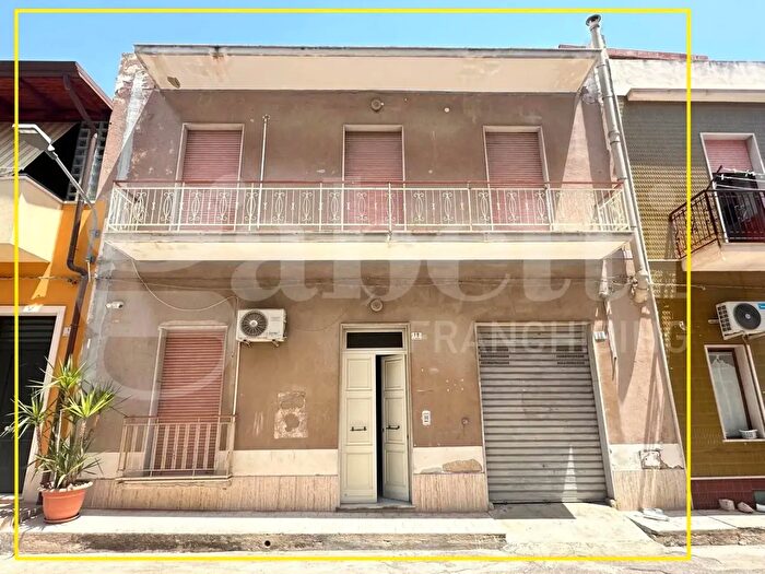 Casa con 7 locali in vendita in Via Lombardia, Avola