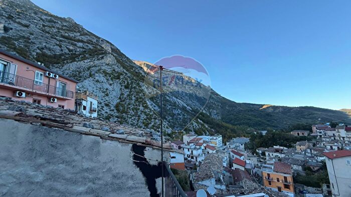 Casa con 5 locali in vendita in Via Napoli Snc, Fara San Martino