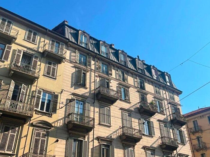 Appartamento trilocale in affitto in Via Madama Cristina, San Salvario Dante, Torino