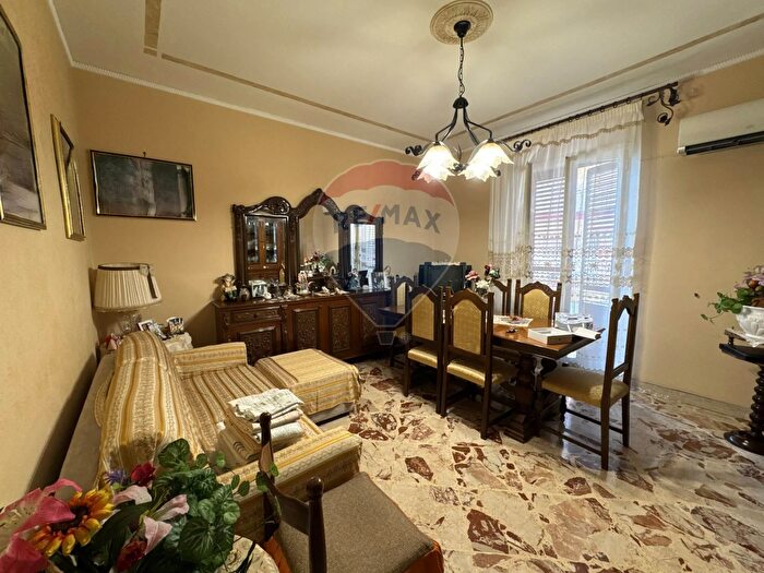 Appartamento trilocale in vendita in Via Anapo, Palermo