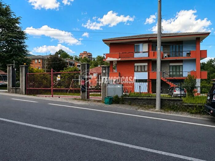 Casa con 10 locali in vendita in Forno Canavese