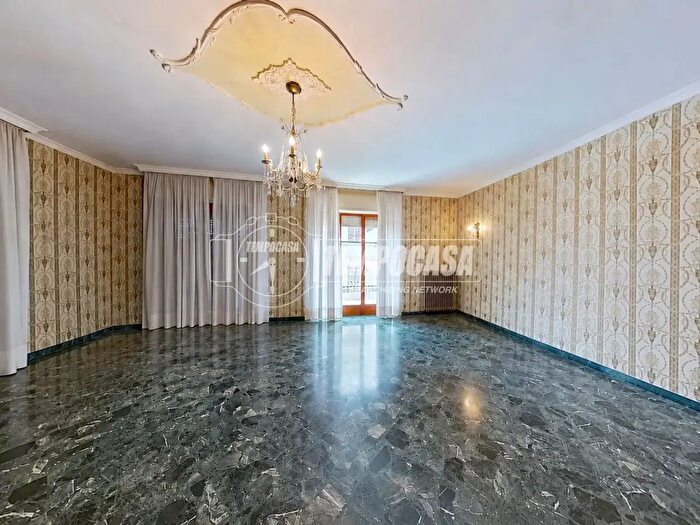 Appartamento con 7 locali in vendita in Via Benedetto Croce, Triggiano