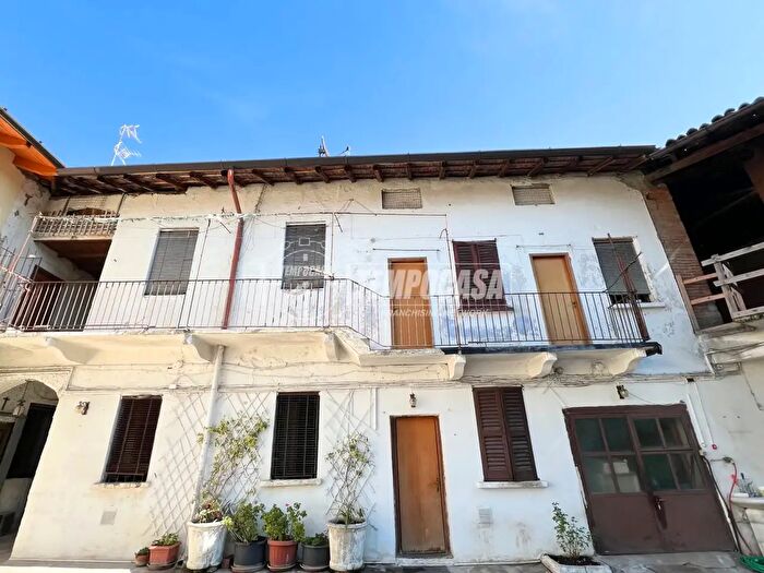 Appartamento con 7 locali in vendita in Via Canazza, Legnano