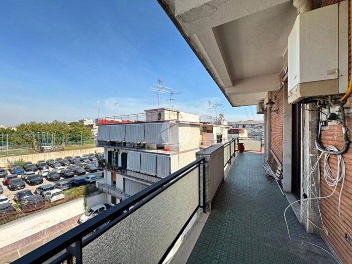Appartamento trilocale in affitto in Via Comunale Vecchia di Miano, Secondigliano, Napoli