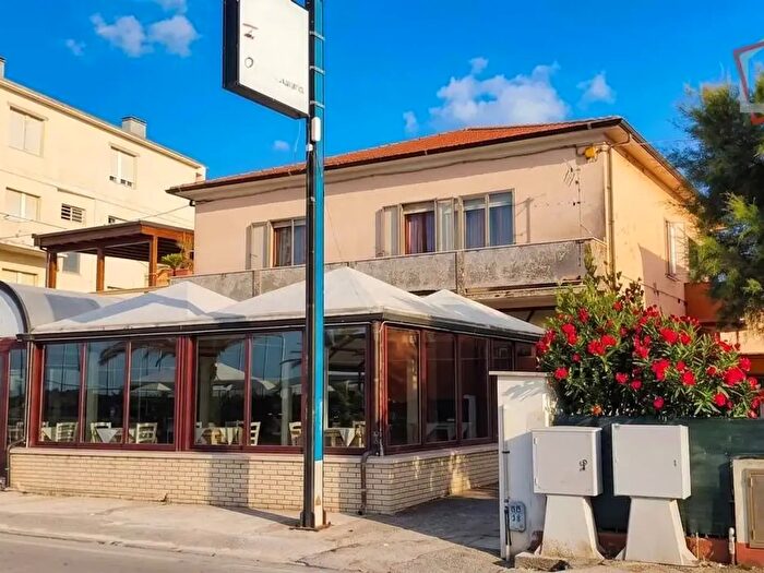 Appartamento con 5 locali in vendita in Via Lungomare, Montemarciano