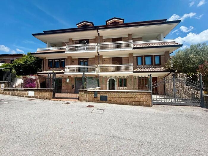 Casa quadrilocale in vendita in Contrada Pagliarone, Avellino