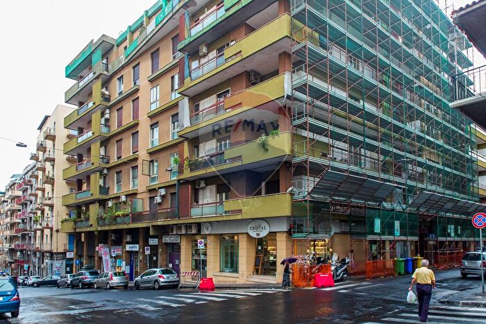 Appartamento con 6 locali in vendita in Via Ingegnere, Catania