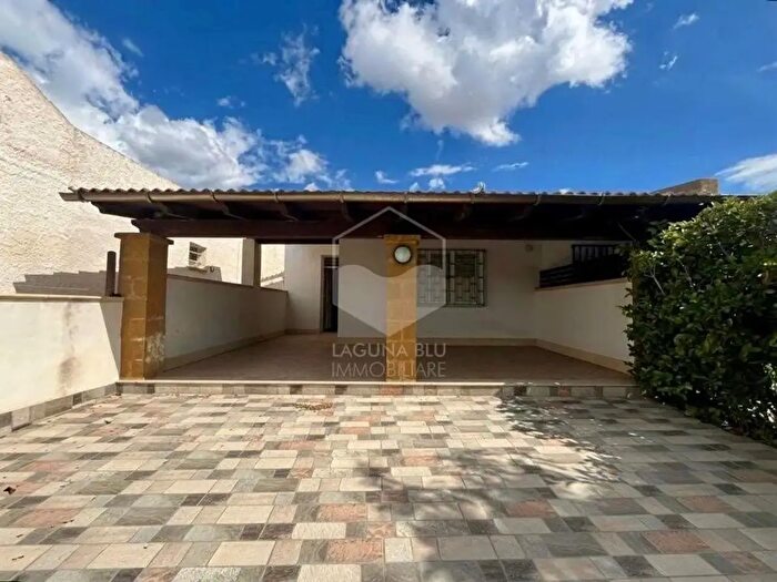 Casa trilocale in vendita in Lungomare Torre Sibiliana, Petrosino