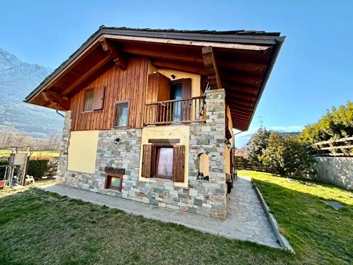 Casa quadrilocale in vendita in Via Aosta, Quart