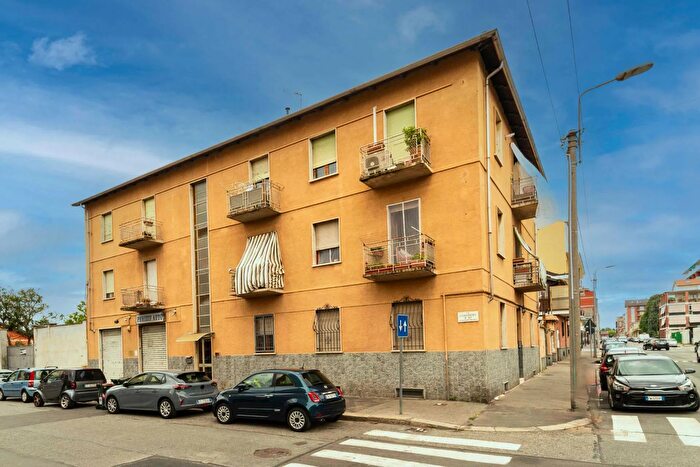 Appartamento quadrilocale in vendita in Via Chambery, Torino