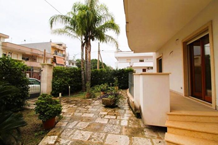 Appartamento con 6 locali in vendita in Via Albert Einstein, Grottaglie