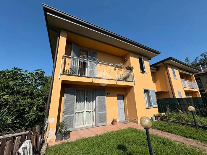 Casa quadrilocale in vendita in Via Privata Europa, Calco
