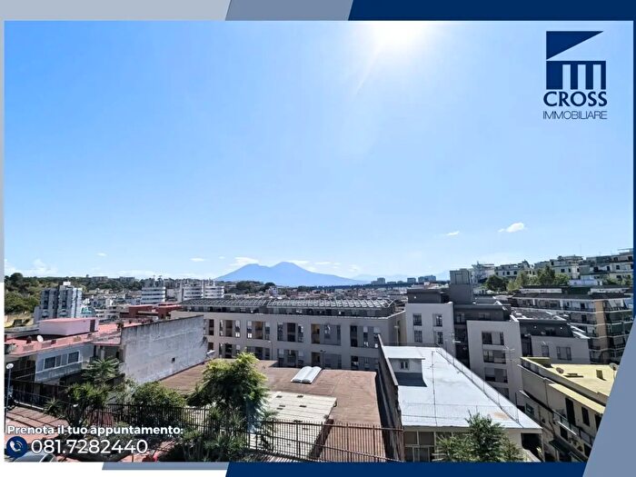 Appartamento trilocale in vendita in Via Ponti Rossi, Napoli