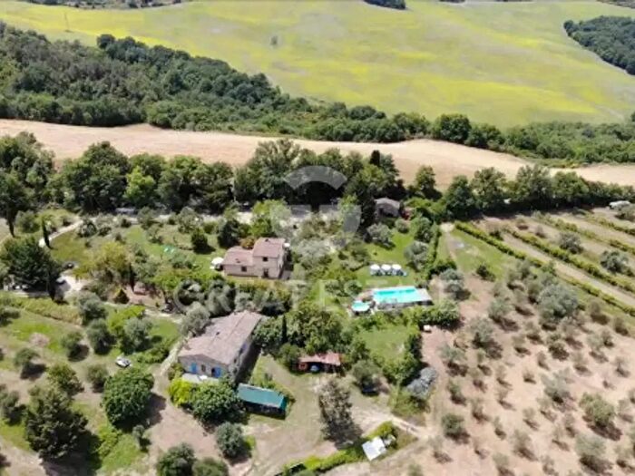 Casa con 6 locali in vendita in Localita Pod Giglio, Radicondoli