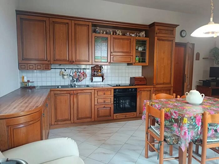 Casa con 6 locali in vendita in Via Mazzana, Montopoli In Val DArno