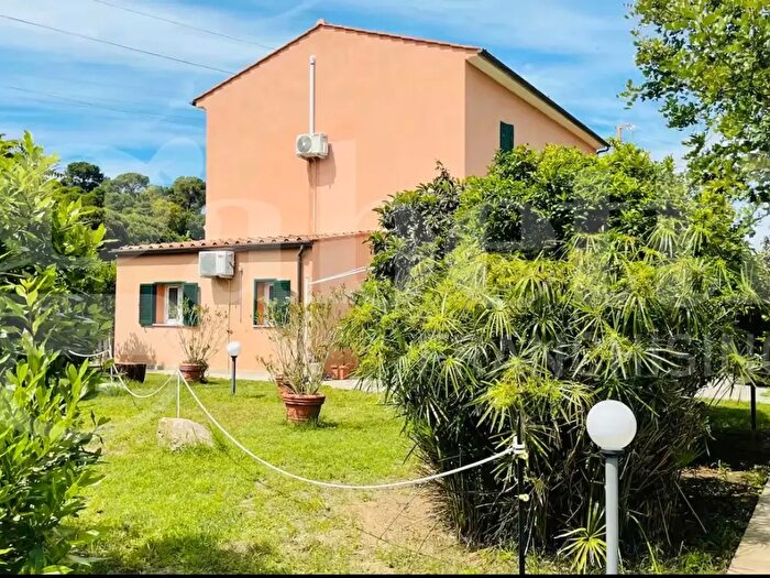 Casa con 6 locali in vendita in Portoferraio