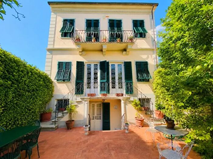 Casa con 6 locali in vendita in Località Campo di Marte, Lucca