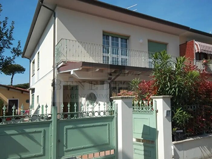Appartamento con 5 locali in vendita in Via Palestro, Pietrasanta