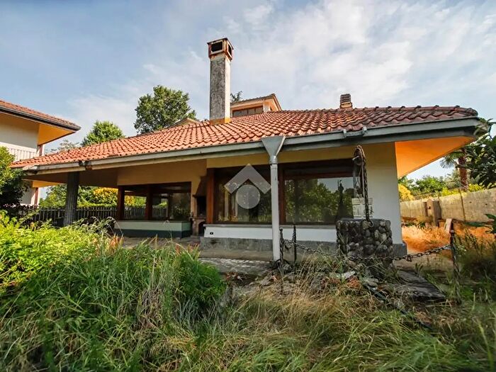 Casa con 5 locali in vendita in Via Lessona, Rivarossa
