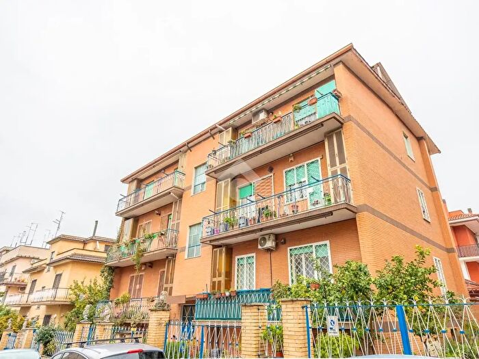 Appartamento trilocale in vendita in Via Casilina, Roma