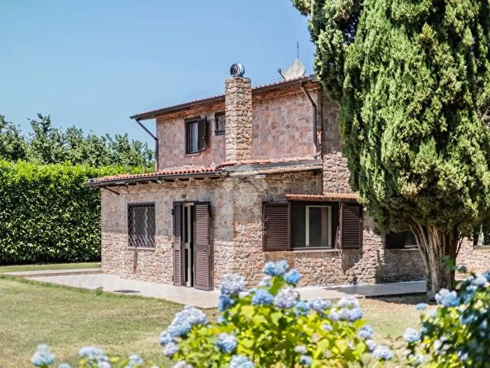 Casa con 8 locali in vendita in Località Turrita, Caprarola