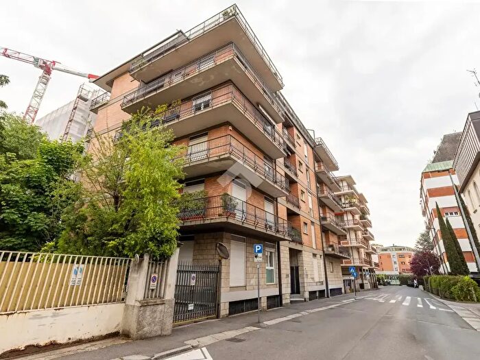 Appartamento quadrilocale in vendita in Via Stoppani, Bergamo