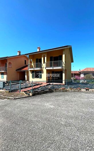 Appartamento con 5 locali in vendita in La Morra