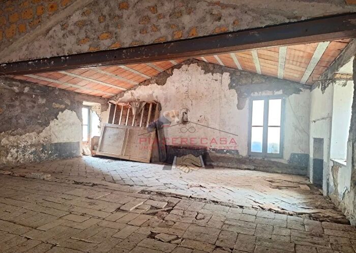 Casa con 8 locali in vendita in Orvieto