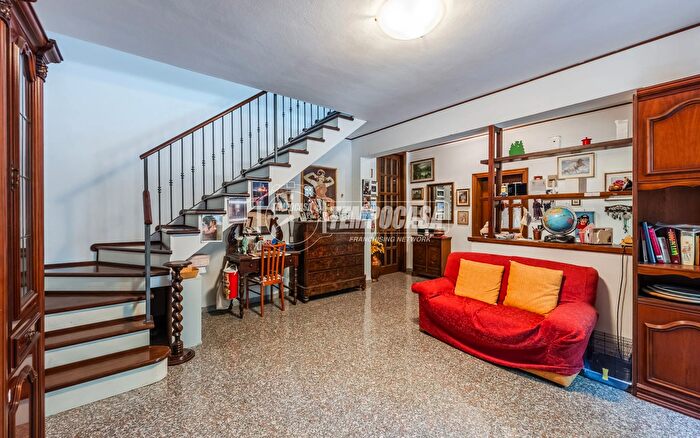 Casa con 5 locali in vendita in Viale Michelangelo, Savignano Sul Panaro