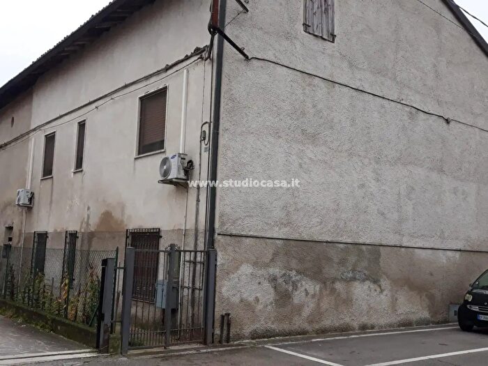 Casa con 6 locali in vendita in Via Papa Giovanni XXIII, Vailate