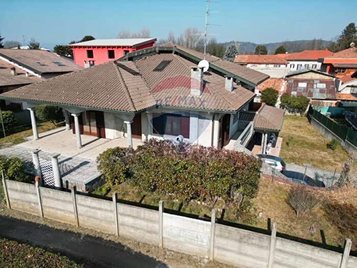 Casa con 11 locali in vendita in Via Riale, Castelletto Sopra Ticino