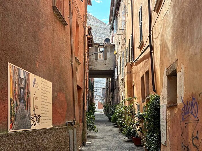 Appartamento quadrilocale in vendita in Via del Cortone, Perugia