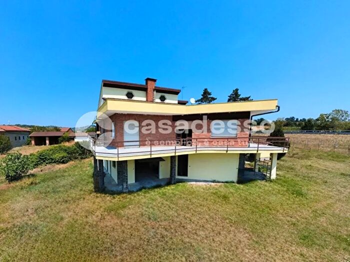 Casa con 6 locali in vendita in Via Quargnento, Castelletto Monferrato