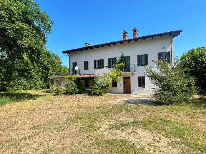 Casa con 9 locali in vendita in Via Case Sparse, Azzano DAsti