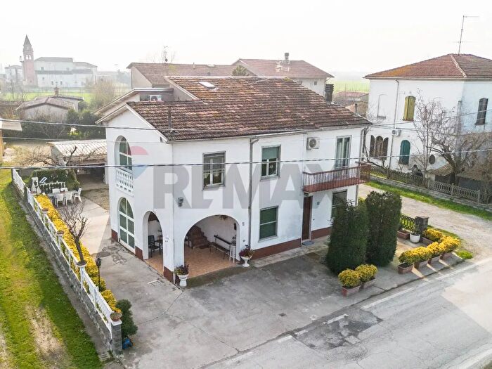 Casa con 8 locali in vendita in Frazione Frescarolo, Busseto