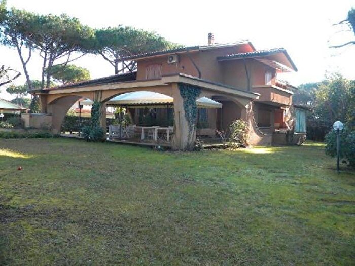 Casa con 6 locali in affitto in Forte Dei Marmi