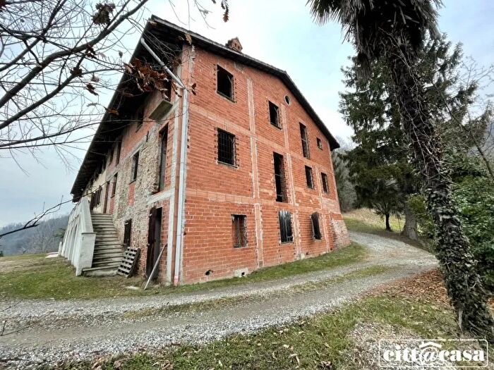 Casa con 6 locali in vendita in Casalborgone