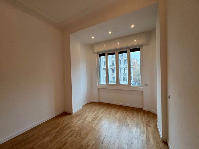 Appartamento trilocale in affitto in Via degli Scipioni, Morgagni, Milano