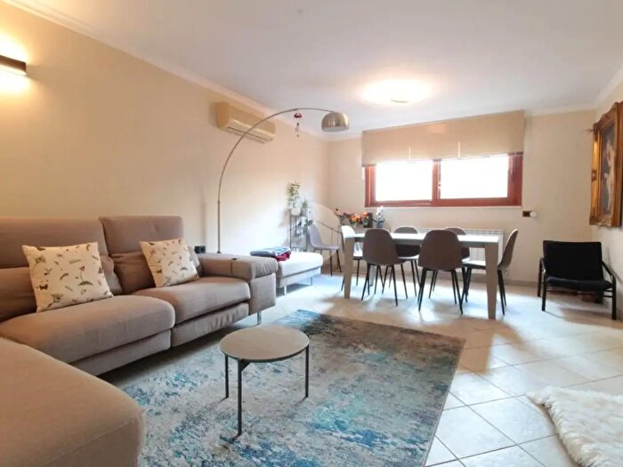 Casa quadrilocale in vendita in Via Madrid, Quartu SantElena