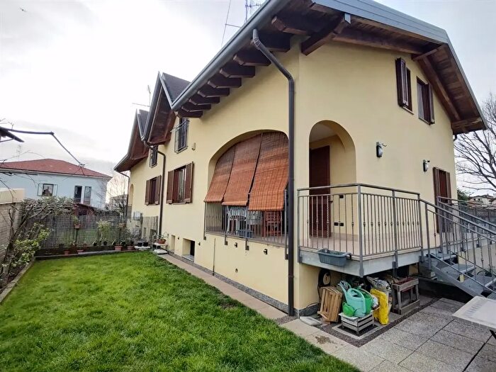 Casa quadrilocale in vendita in Cassano Magnago