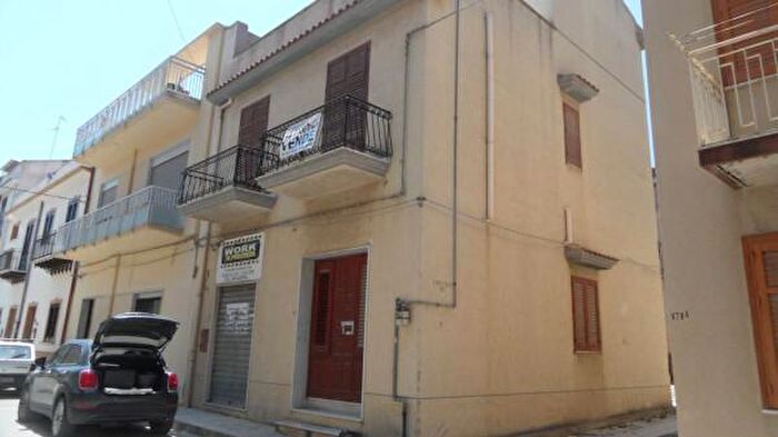 Appartamento quadrilocale in vendita in Via Giuseppe Garibaldi, Menfi